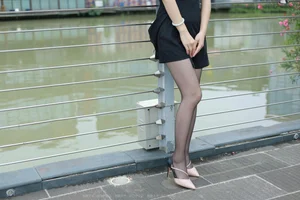 Elegant Outdoor Photography: Xiao Jie in the IESS Beauty on the Bridge Series - image 47