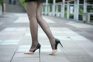 Elegant Outdoor Photography: Xiao Jie in the IESS Beauty on the Bridge Series - image 65