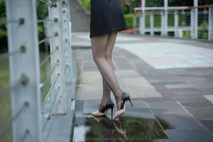 Elegant Outdoor Photography: Xiao Jie in the IESS Beauty on the Bridge Series - image 67