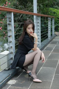 Elegant Outdoor Photography: Xiao Jie in the IESS Beauty on the Bridge Series - image 44