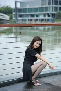 Elegant Outdoor Photography: Xiao Jie in the IESS Beauty on the Bridge Series - image 58