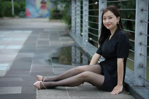 Elegant Outdoor Photography: Xiao Jie in the IESS Beauty on the Bridge Series - image 66