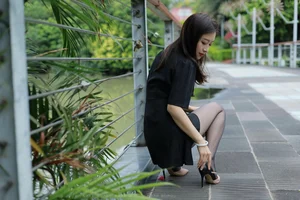 Elegant Outdoor Photography: Xiao Jie in the IESS Beauty on the Bridge Series - image 71