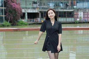 Elegant Outdoor Photography: Xiao Jie in the IESS Beauty on the Bridge Series - image 49