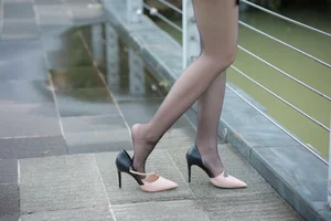 Elegant Outdoor Photography: Xiao Jie in the IESS Beauty on the Bridge Series - image 26