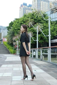 Elegant Outdoor Photography: Xiao Jie in the IESS Beauty on the Bridge Series - image 70