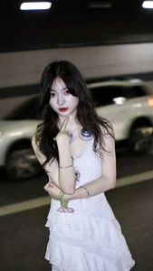 YiTuYu Art Language Vol.10166: Featuring the Elegant Xue Xue 2233 Photo Collection - image 1