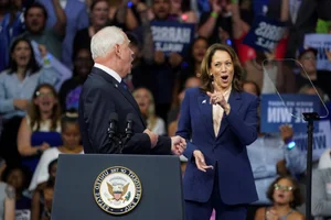 Visual Highlights of the Harris-Walz 2024 Presidential Campaign Journey - image 2