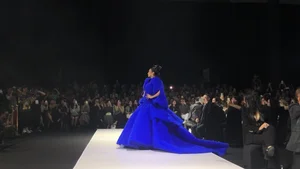 Supermodel Thanh Hằng Dominates the Runway at Vietnam International Fashion Week - image 0