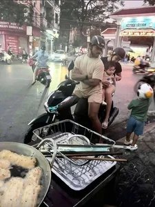 Striker Nguyễn Xuân Son Shares His Favorite Rich and Savory Vietnamese Street Food Delicacies - image 4