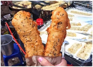 Striker Nguyễn Xuân Son Shares His Favorite Rich and Savory Vietnamese Street Food Delicacies - image 2
