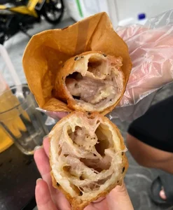 Striker Nguyễn Xuân Son Shares His Favorite Rich and Savory Vietnamese Street Food Delicacies - image 1