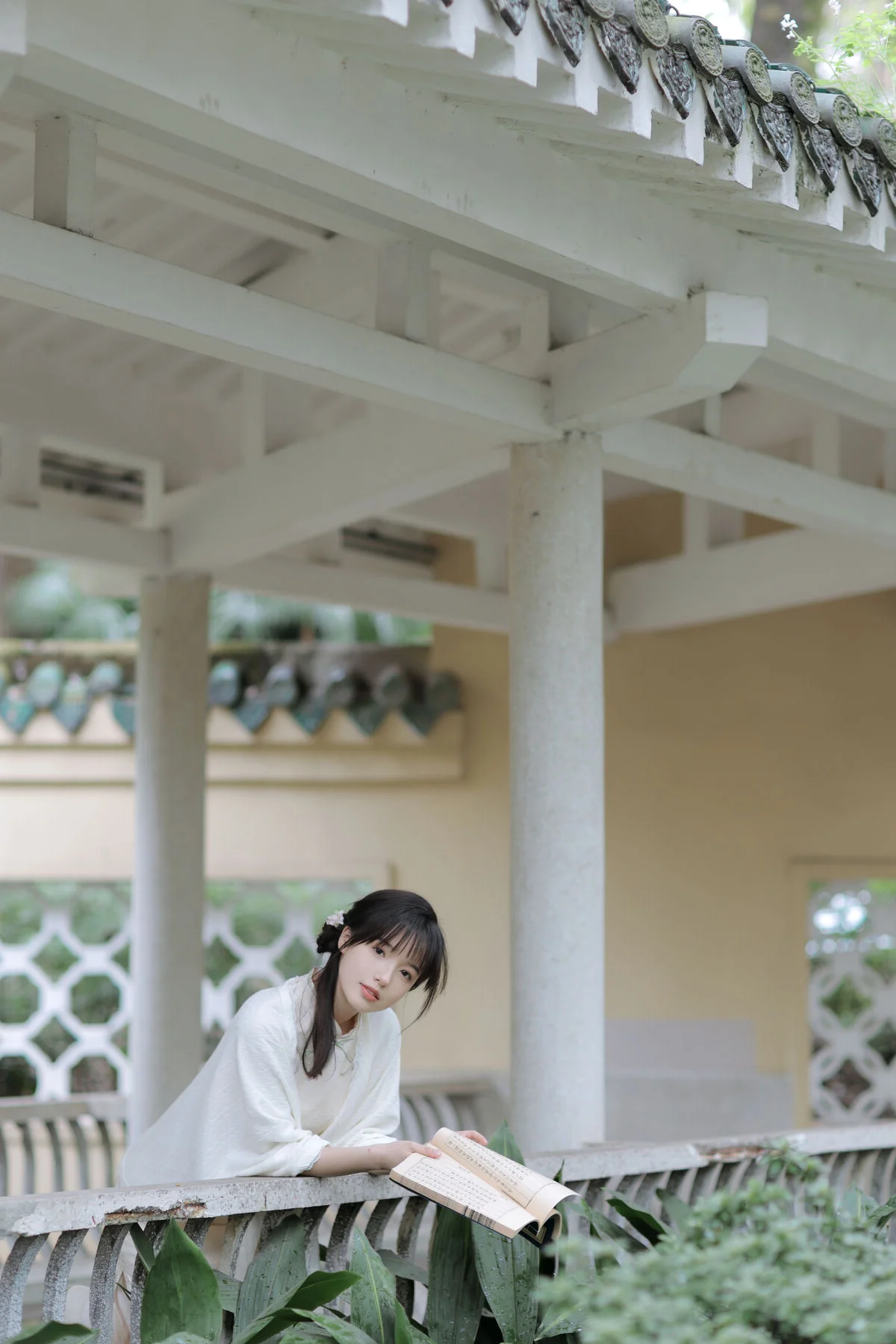 Captivating Moments: YiTuYu Art Language Vol.6390 Featuring Yang Xi
