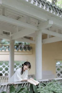 Captivating Moments: YiTuYu Art Language Vol.6390 Featuring Yang Xi - image 0