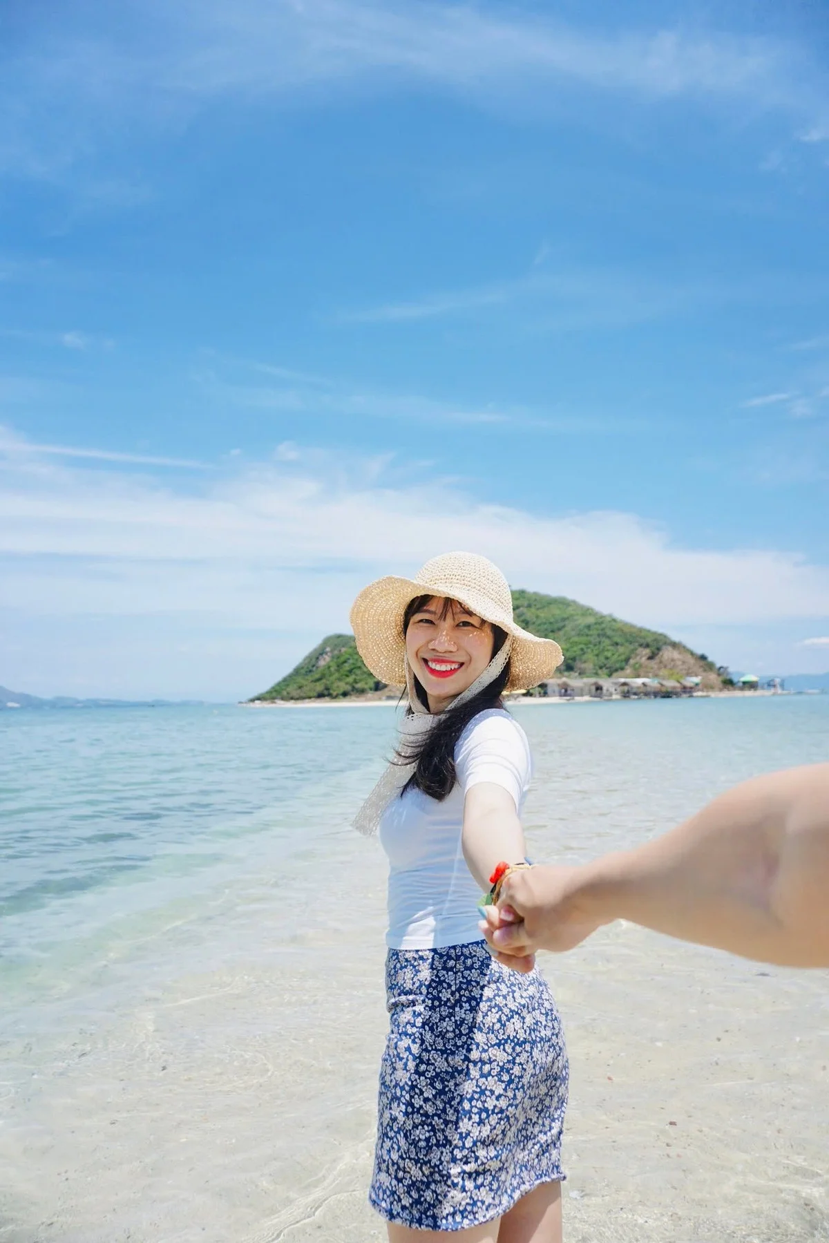 Discover the Magical Sandbar Path of Diep Son Island in Khanh Hoa