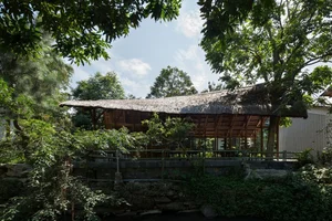 Architectural Marvels: The Stunning Curved Wooden Restaurant Nestled in Hanoi's Lush Forest - image 6