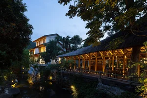 Architectural Marvels: The Stunning Curved Wooden Restaurant Nestled in Hanoi's Lush Forest - image 3