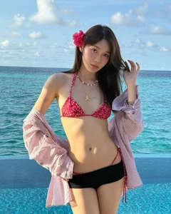 Bikini Race 2025: Influencers Heat Up the Summer With Bold Looks - image 2