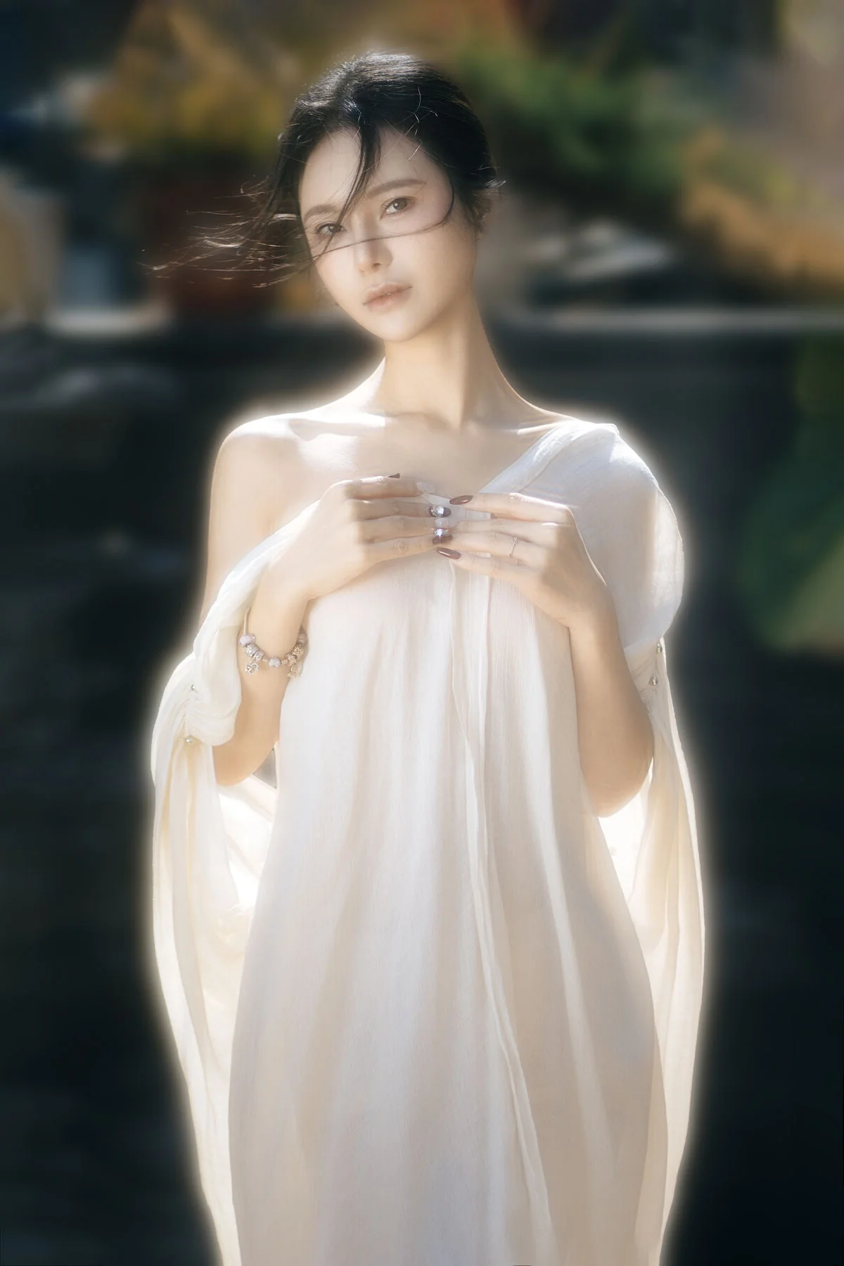 YiTuYu Art Language Vol.8742: Sha Sha's Ethereal Grace by the Pond - A Captivating Visual Journey