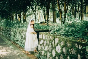 Captivating Visuals in YiTuYu Art Language Vol.6140 Showcasing Kure Suo Wei - image 16