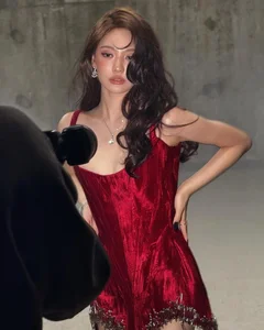 Winter Elegance: Exploring the Captivating Style and Beauty of Harbin's Fashion Scene - image 4