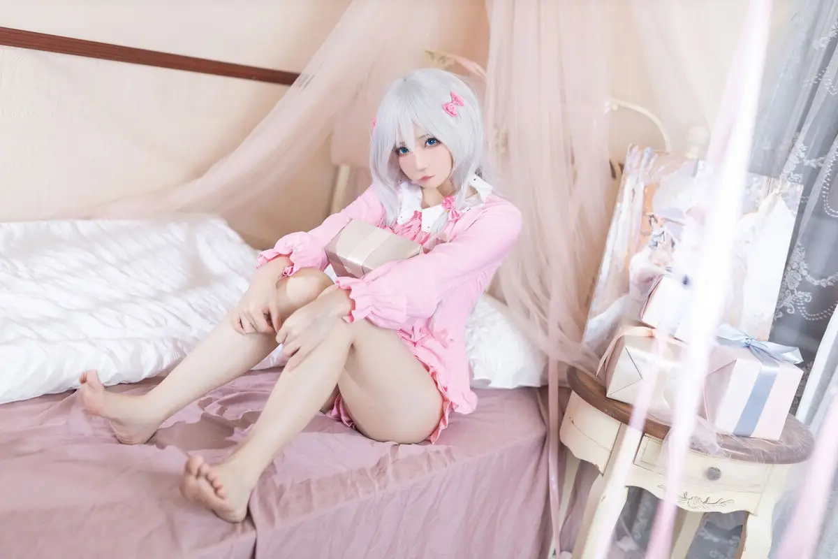 Coser Transforms into Sagiri Izumi in Sweet Eromanga Pajamas