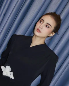 Captivating Beauty: Exploring the Elegant Style and Stunning Visuals of Le Khanh Chi - image 6