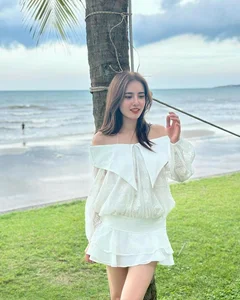 Captivating Beauty: Exploring the Elegant Style and Stunning Visuals of Le Khanh Chi - image 2