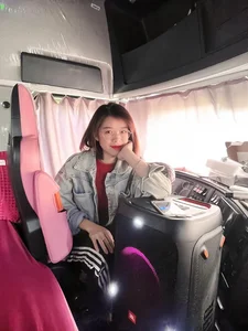 Breaking Stereotypes: The Beautiful Female Truck Driver Conquering Northern Routes - image 7