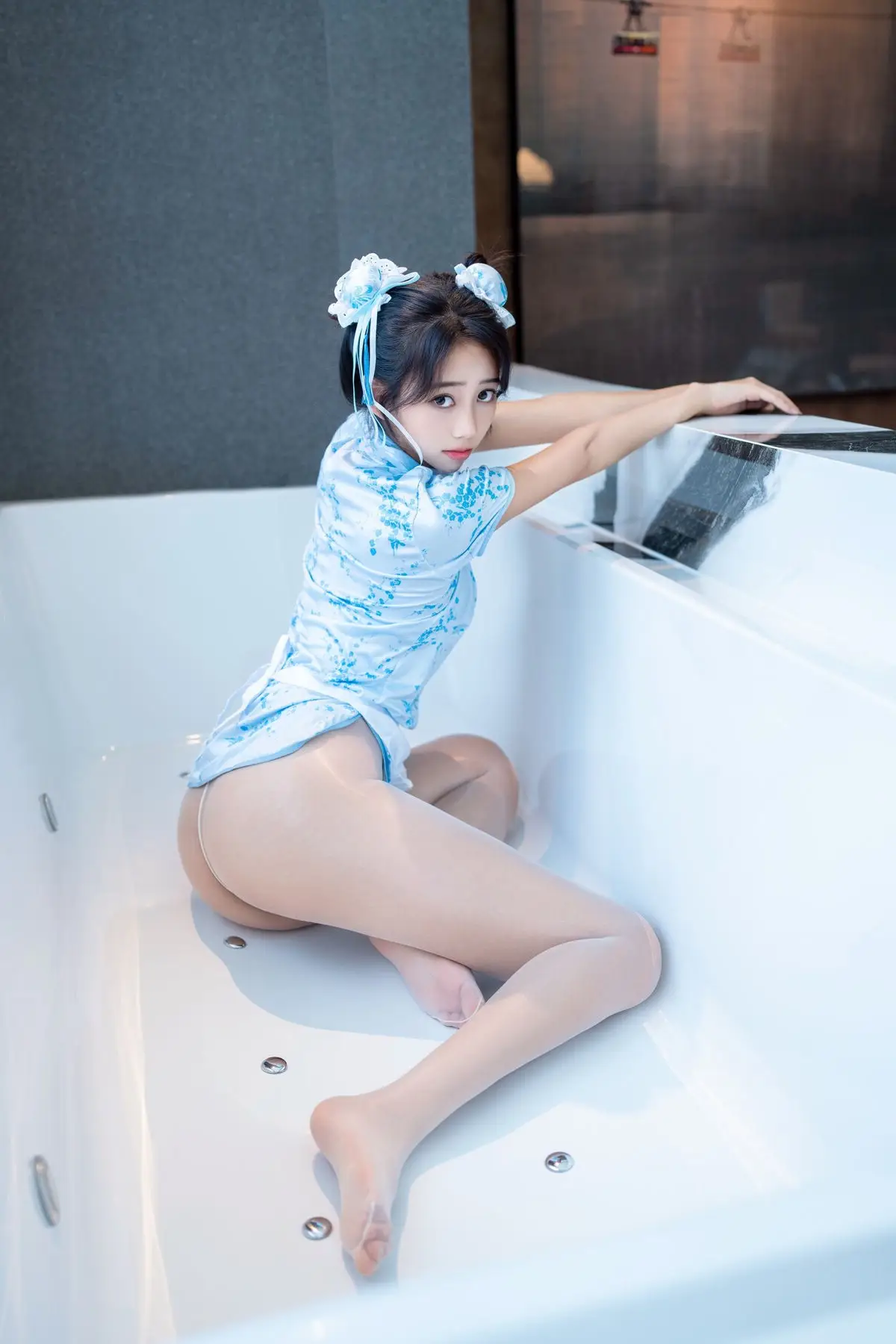 XiuRen Shi An An Alluring in Unique Blue Porcelain Cheongsam - 0017-7430948285