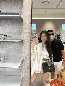 Exploring the Luxurious Lifestyle and Fashion of Influencer Chu Thanh Huyền - image 4