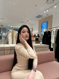 Exploring the Luxurious Lifestyle and Fashion of Influencer Chu Thanh Huyền - image 1
