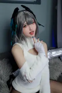 Coser Yamasaki Reina as Aknetz Holhaia Part01: Elegant Charm in a Unique Outfit - image 3