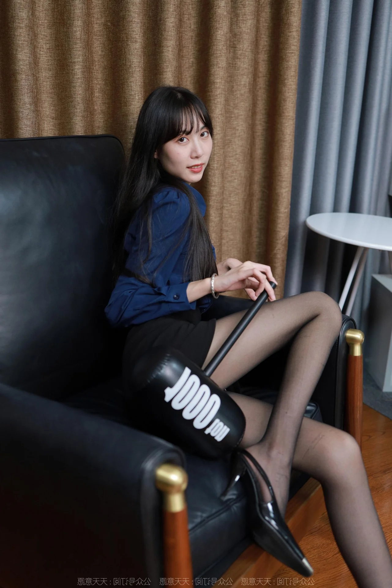 Bold and Classic: Tuan Tuan's Black Silk Hosiery Showcase