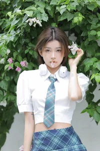 YiTuYu Art Language Vol. 5093: Capturing the Graceful Aesthetic of Model You You - image 3
