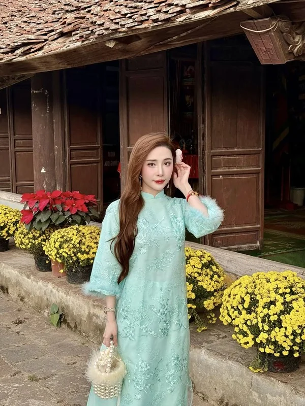 Doãn Hải My Ao Dai Elegance and Minh Hằng's Hong Kong Travels