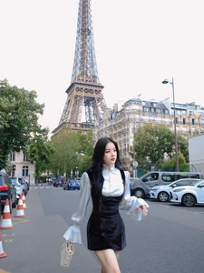 DJ Mie’s European Odyssey: A Stunning Display of Goddess-Like Fashion and Artistic Charm - image 6