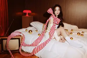 Kha Ngan's Stunning Visual Shines Bright, Embracing Christmas with Youthful, Dynamic Style. - image 7