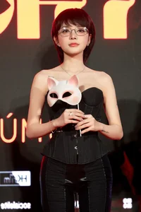 From Street Musician to Cinema Star: The Incredible Rise of LyLy in the 100 Billion VND Film Success - image 1