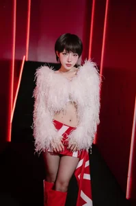 From Street Musician to Cinema Star: The Incredible Rise of LyLy in the 100 Billion VND Film Success - image 5