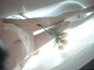 Coser Yi Mi Ba De Da Li Zi: Ethereal Allure in 'Longing Like a Bitter Sea' - A Captivating Scene - image 4