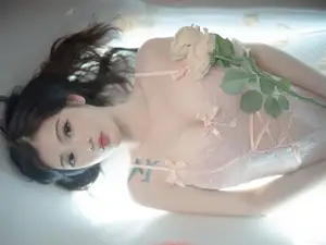 Coser Yi Mi Ba De Da Li Zi: Ethereal Allure in 'Longing Like a Bitter Sea' - A Captivating Scene - image 12