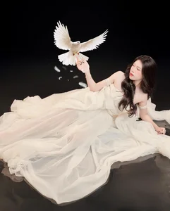 Vietnamese Soccer Star Thanh Nhã Captivates Fans with Elegant and Goddess-Like New Look - image 1