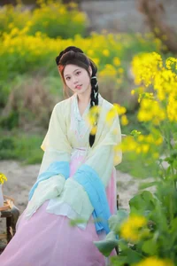YiTuYu Art Language Vol.10139: Jin Tian Yao Qu Hua Zhuang Ling 14-Page Photography Gallery - image 1