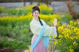 YiTuYu Art Language Vol.10139: Jin Tian Yao Qu Hua Zhuang Ling 14-Page Photography Gallery - image 4