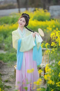 YiTuYu Art Language Vol.10139: Jin Tian Yao Qu Hua Zhuang Ling 14-Page Photography Gallery - image 2
