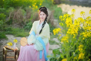 YiTuYu Art Language Vol.10139: Jin Tian Yao Qu Hua Zhuang Ling 14-Page Photography Gallery - image 7