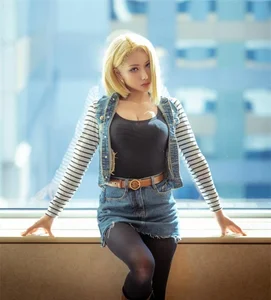 Stunning Android 18 Cosplay: Dragon Ball’s Iconic Cyborg Brought to Life by Sensational Model - image 3