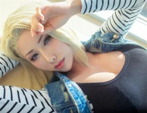 Stunning Android 18 Cosplay: Dragon Ball’s Iconic Cyborg Brought to Life by Sensational Model - image 1