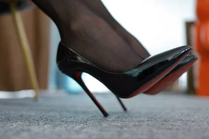 IESS Wan Ping Black Silk Typist: A Masterclass in Professional Office Aesthetic and Hosiery Fashion - image 2